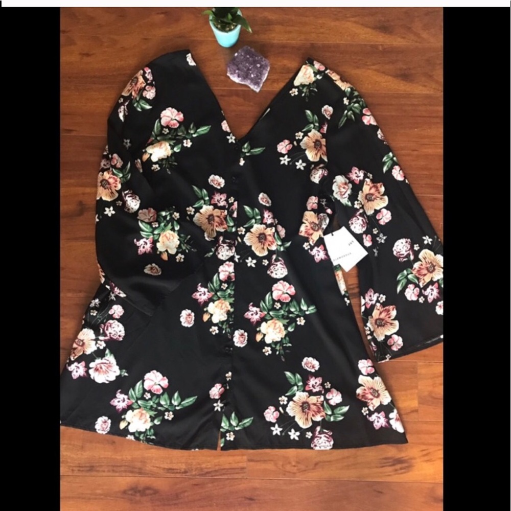 Sold ‼️ Floral button up black dress